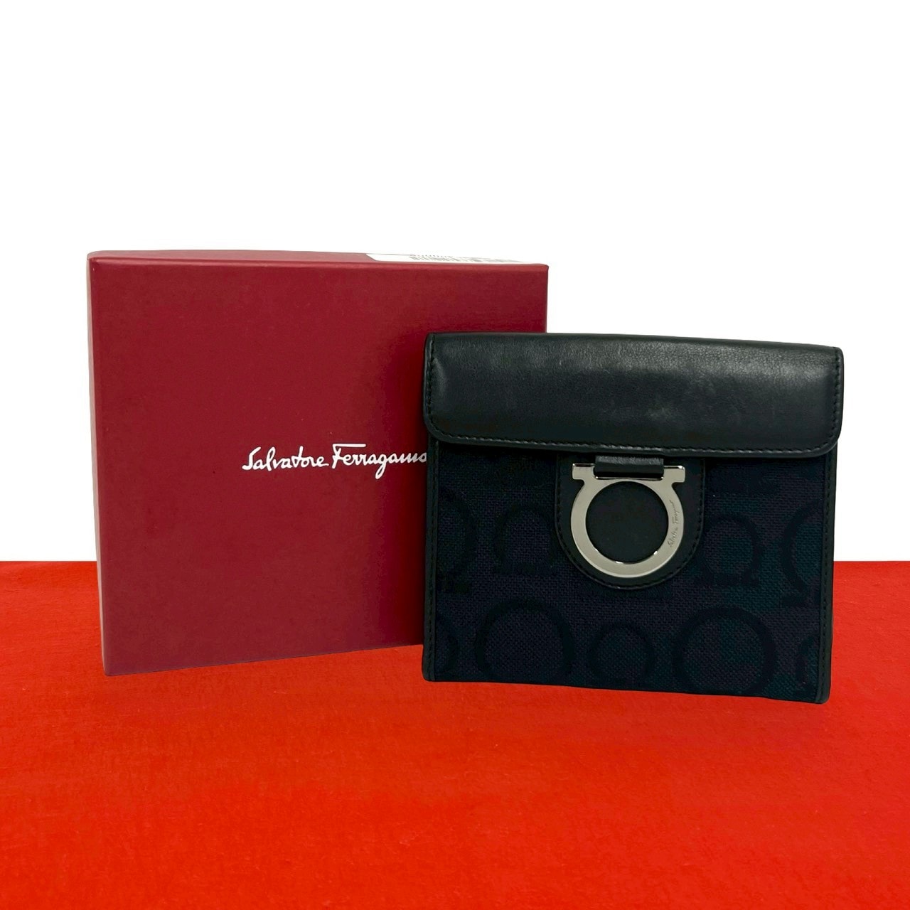 Salvatore Ferragamo サルヴァトーレフェラガモ ガンチーニ 金具 キャンバス レザー 二つ折り財布 ブラック
 64167