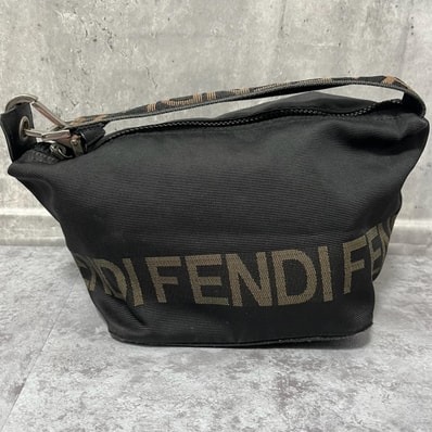 【FENDI】フェンディ ショルダーバッグ ブラック キャンバス FENDIロゴ 総柄ストラップ ワンショルダー ホーボー ヴィンテージ レディース