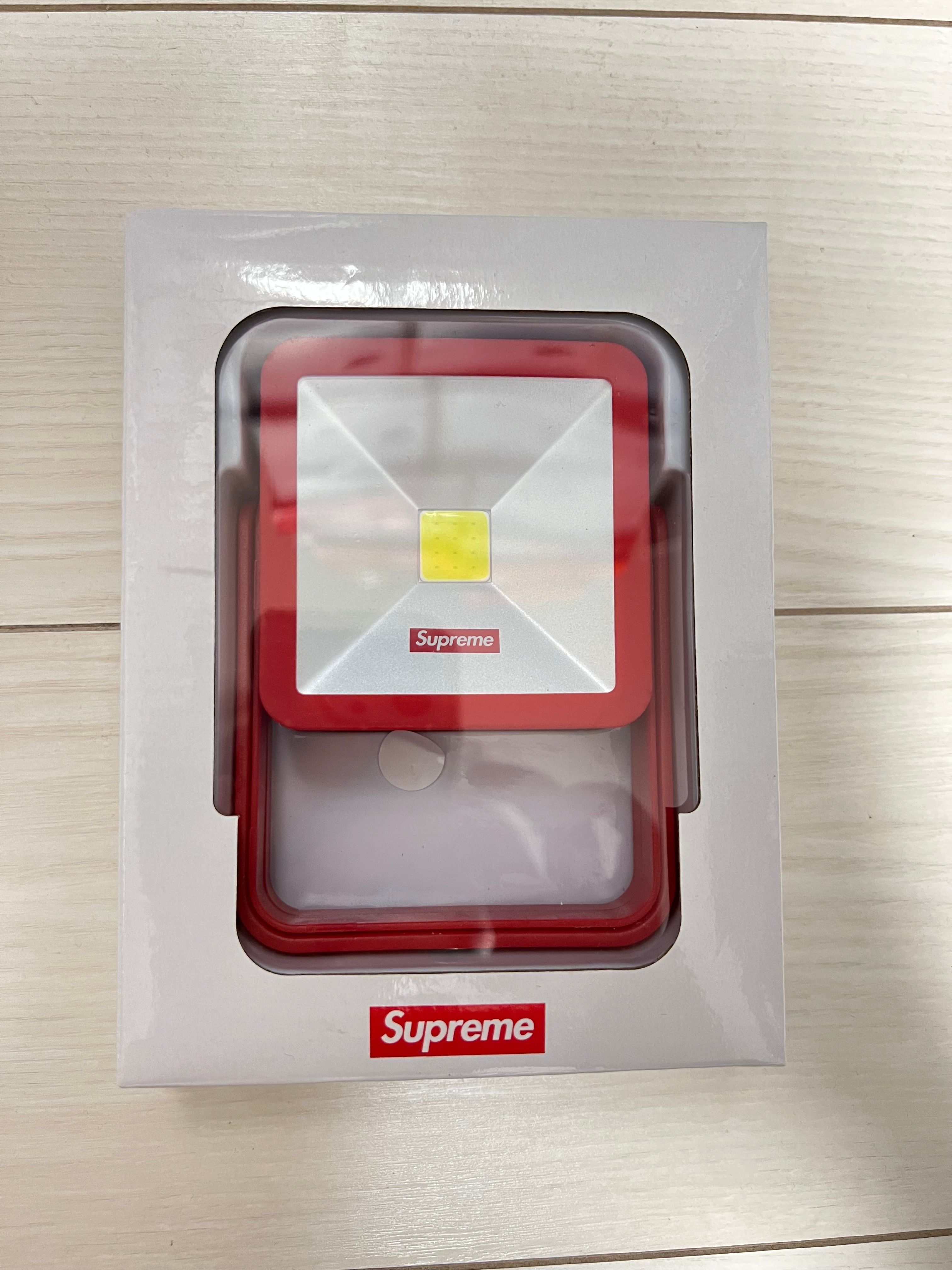 Supreme Magnetic Kickstand Light Supreme Magnetic Kickstand Light
