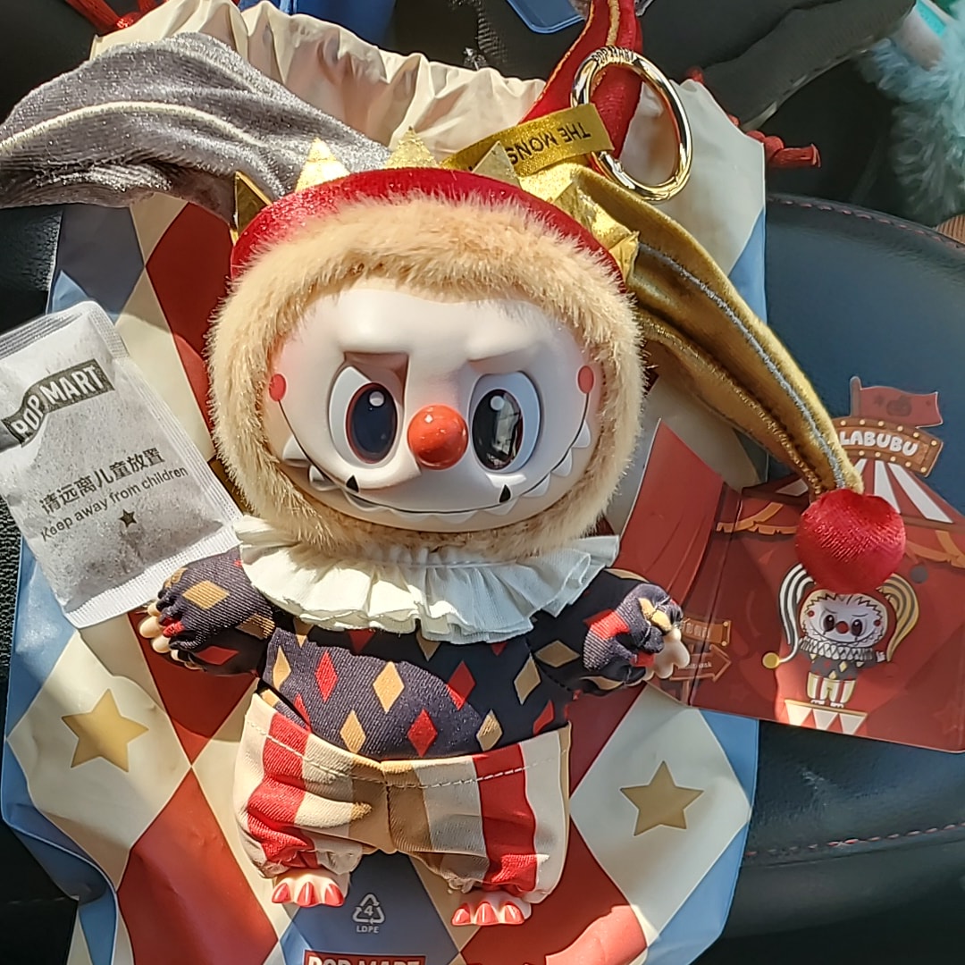 ポップマート ワイ ソー シリアス シリーズ ビニール ぬいぐるみ