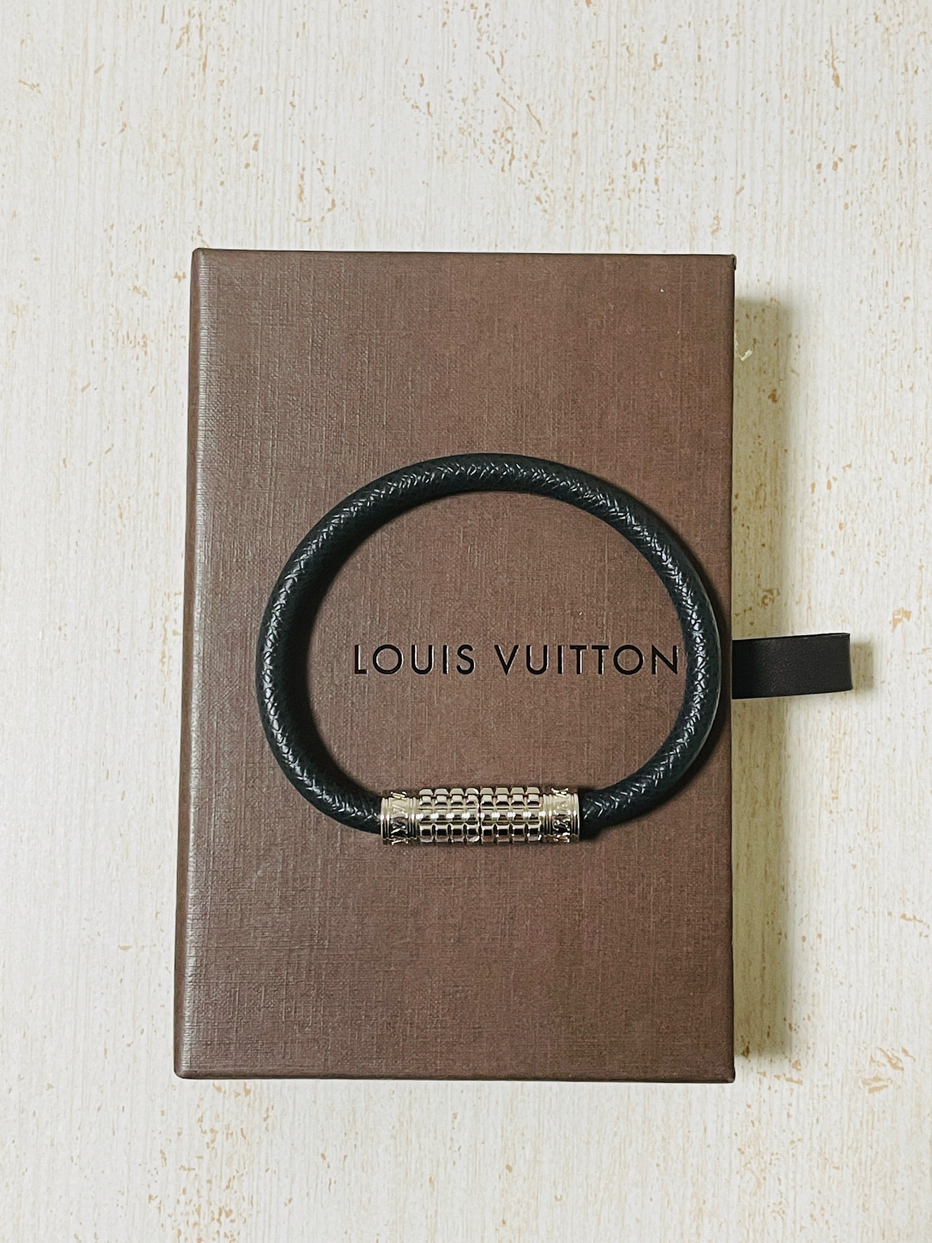 Louis Vuitton Digit Bracelet Taiga "Aldwards"