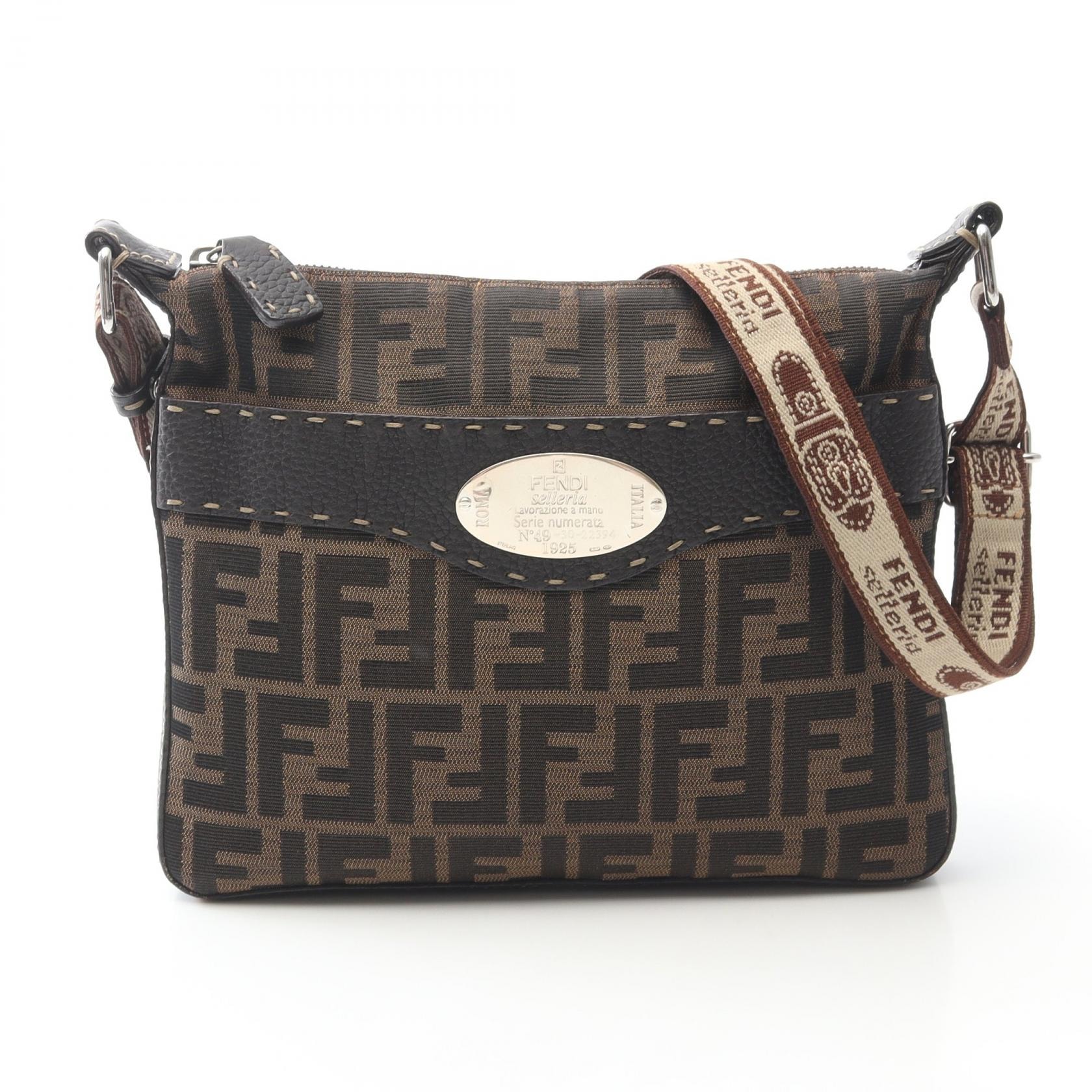 FENDI フェンディ バゲット メッセンジャー ミディアム ショルダーバッグ グレージュ 7VA537 AG0L F047P レディース【中古】【美品】 FENDI（フェンディ） バゲット メッセンジャー ミディアム ショルダー