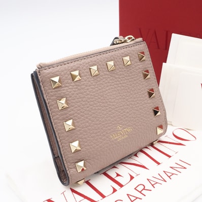 美品 VALENTINO ヴァレンティノ グレインカーフスキン ロックスタッズ コンパクトウォレット P0W06VSH 二つ折り財布 ベージュ グレインカーフレザー レディース