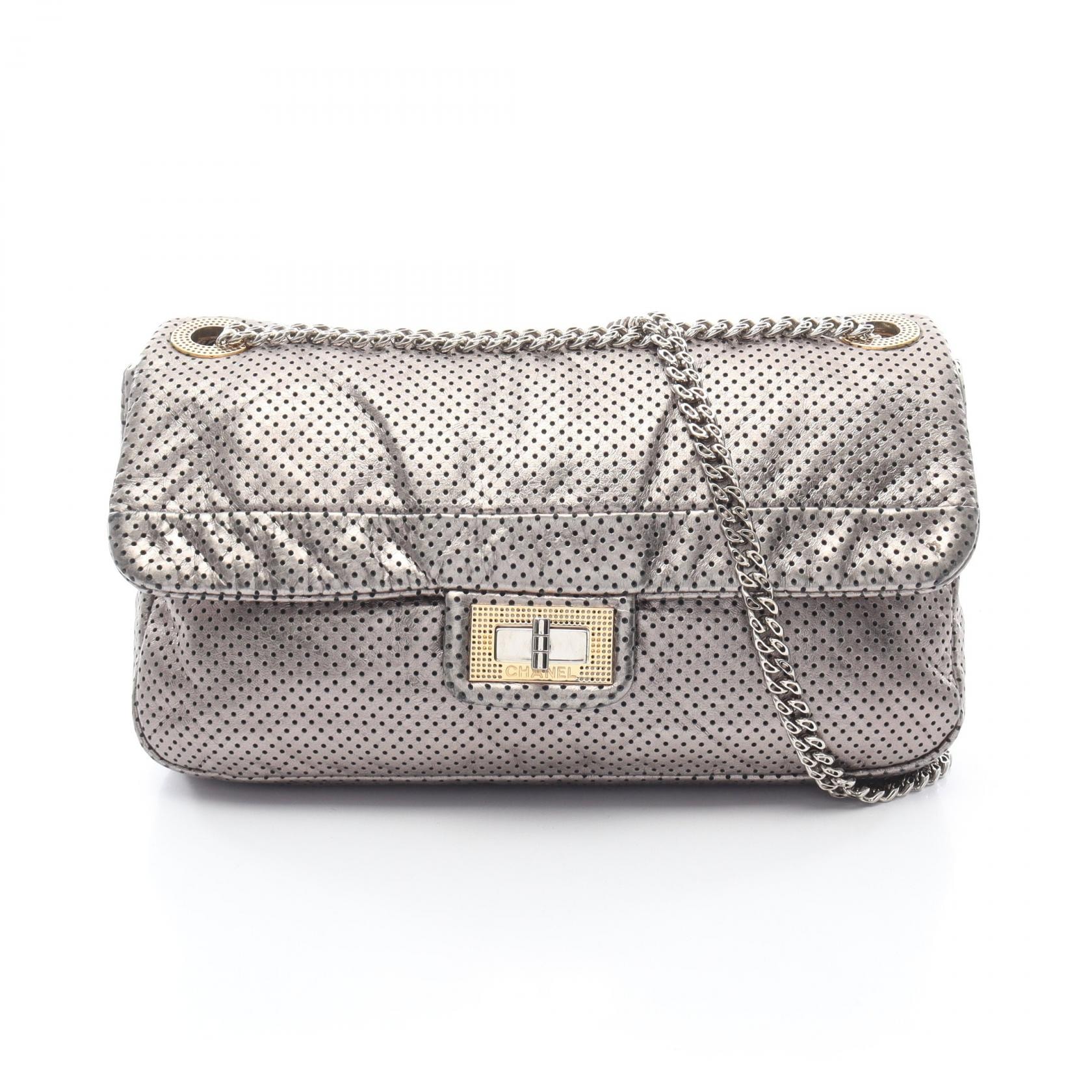 シャネル CHANEL 2.55 パンチング ショルダーバッグ バッグ レザー レディース シルバー系 【中古】
