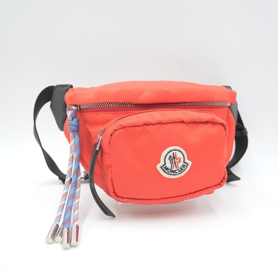 MONCLER(モンクレール)FELICIE フェリシー ベルトバッグ ボディバッグ ウエストバッグ ナイロン レッド シルバー金具 メンズ レディース ユニセックス 【中古】