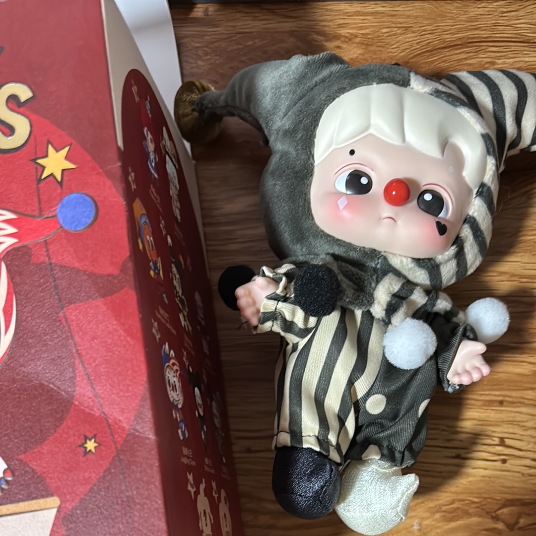 ポップマート ワイ ソー シリアス シリーズ ビニール ぬいぐるみ