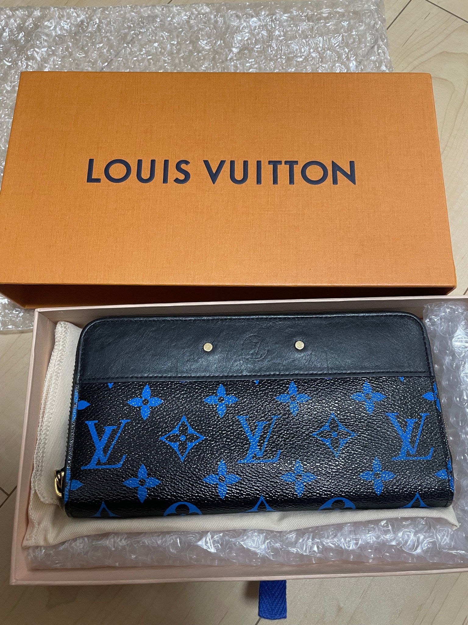 Louis Vuitton Monogram Color Zippy Wallet
