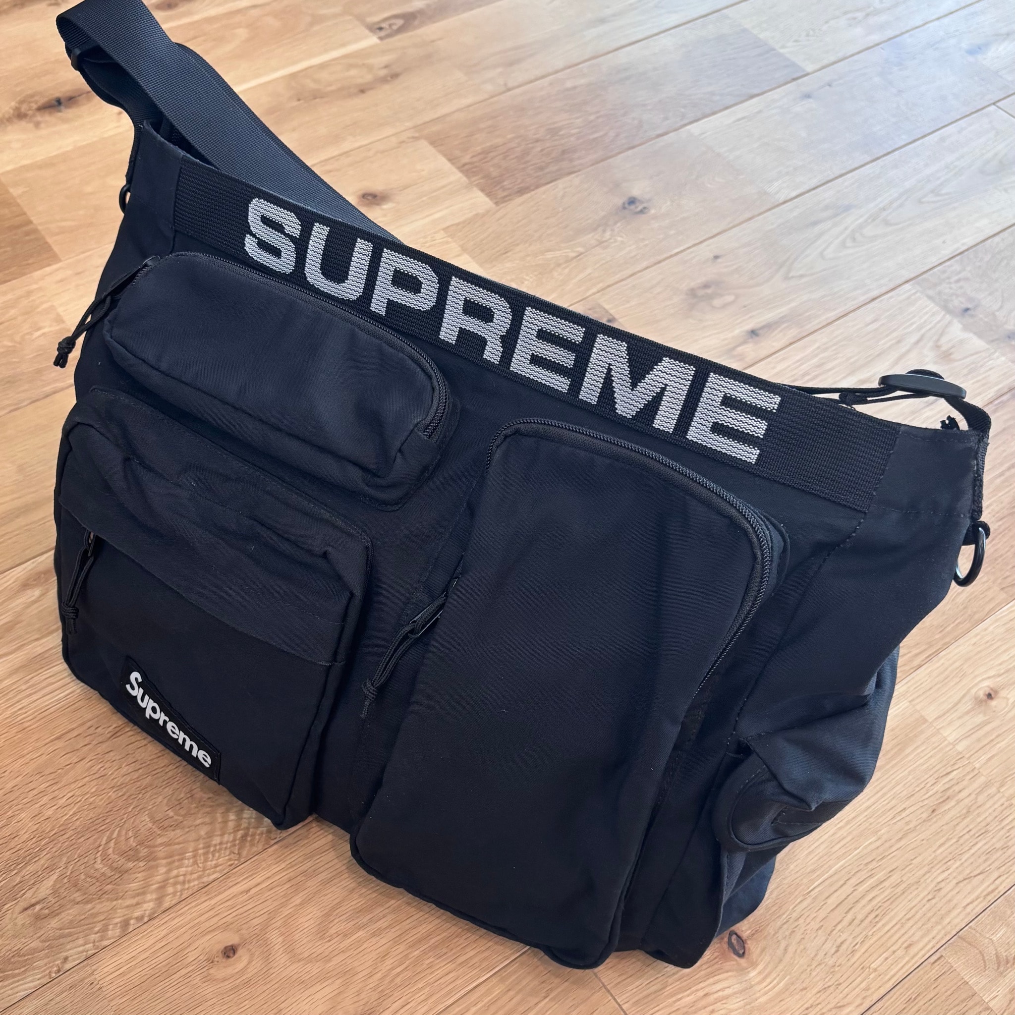 Supreme Field Messenger Bag "Black" (23SS)