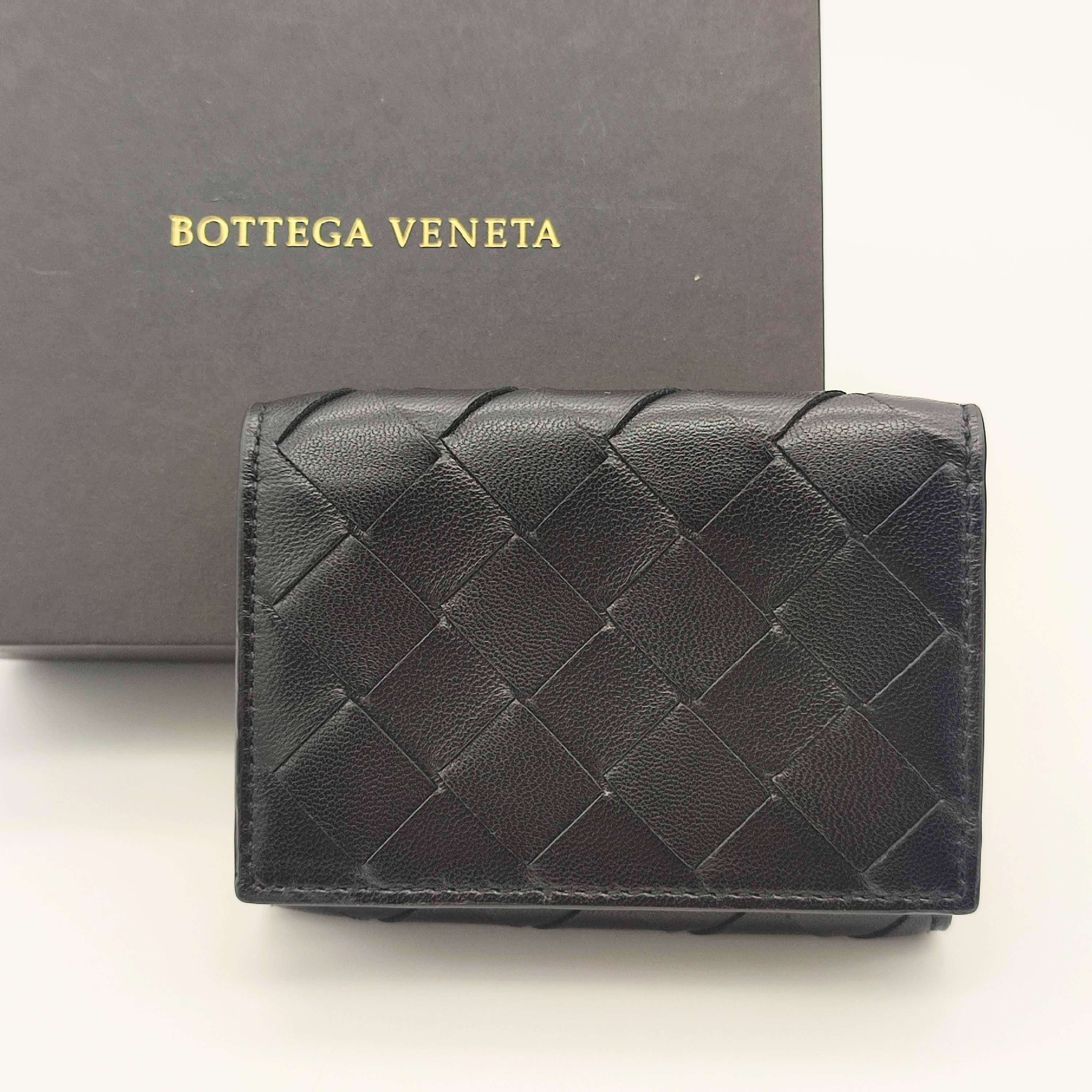 Bottega Veneta Trifold Flap Wallet "Nero"
