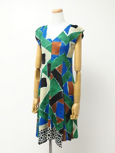 ■美品■PLEATS PLEASE ISSEY MIYAKE プリーツプリーズ イッセイミヤケ ワンピース サイズ4 フレアワンピース ドレス フレンチスリーブ Vネック 総柄【おすすめ】 ブランド古着【中古】20231207/GO9406