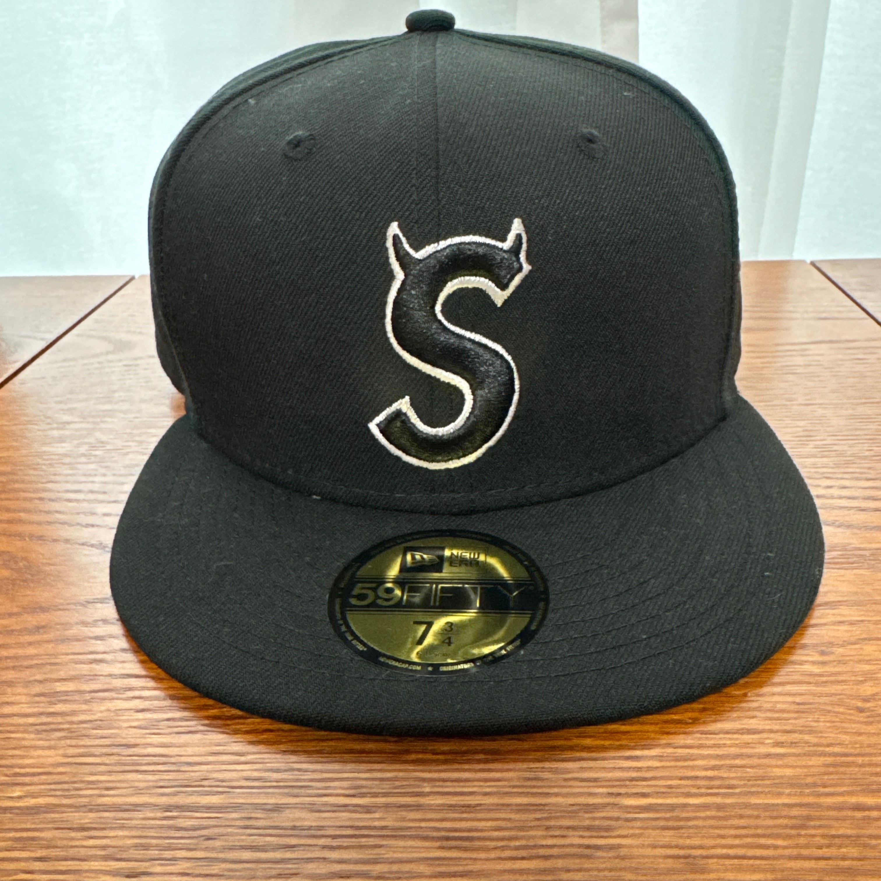Supreme S Logo New Era "Black" (22FW)