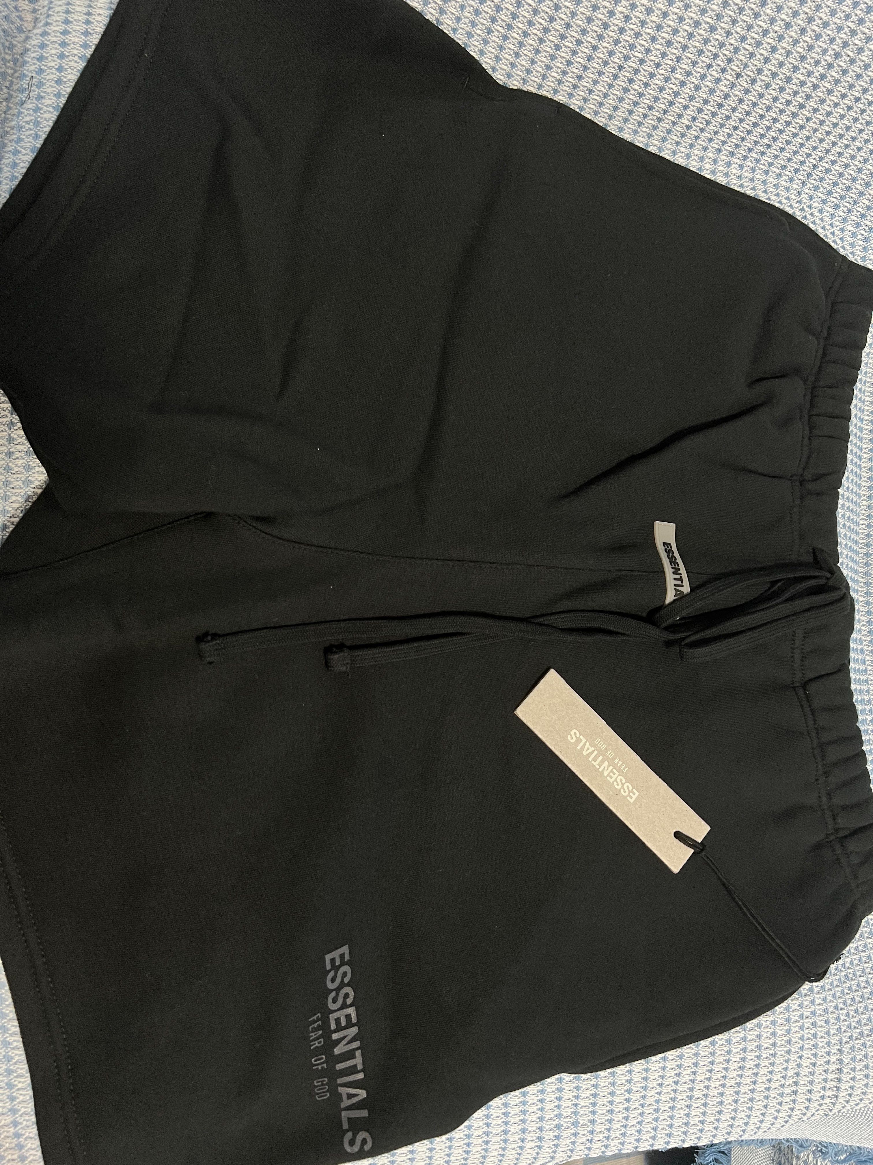 FEAR OF GOD ESSENTIALS Fleece Shorts "Black"
