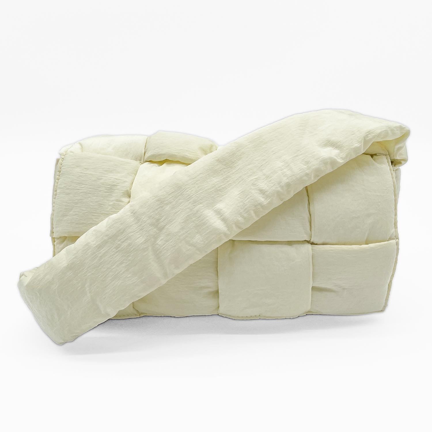 BOTTEGAVENETA ボッテガヴェネタ パデッドテック カセット ショルダーバッグ
628951 ナイロン イエロー ユニセックス
【中古】