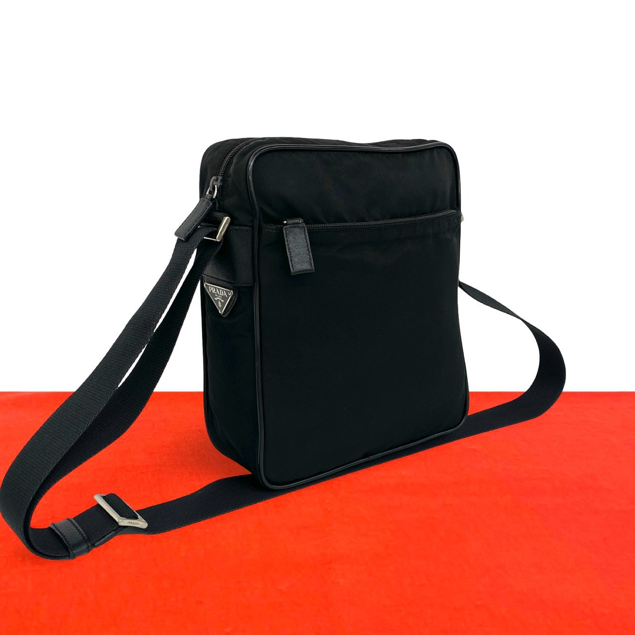 PRADA プラダ 三角 ロゴ 金具 ナイロン レザー ショルダーバッグ ブラック
 26050