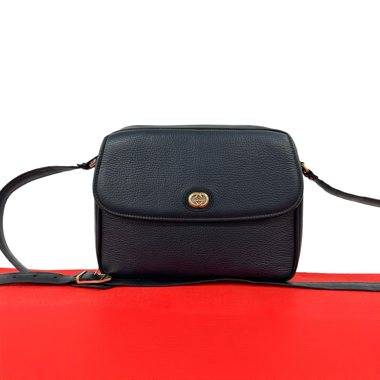 GUCCI グッチ GG ロゴ 金具 レザー ショルダーバッグ ネイビー
31831