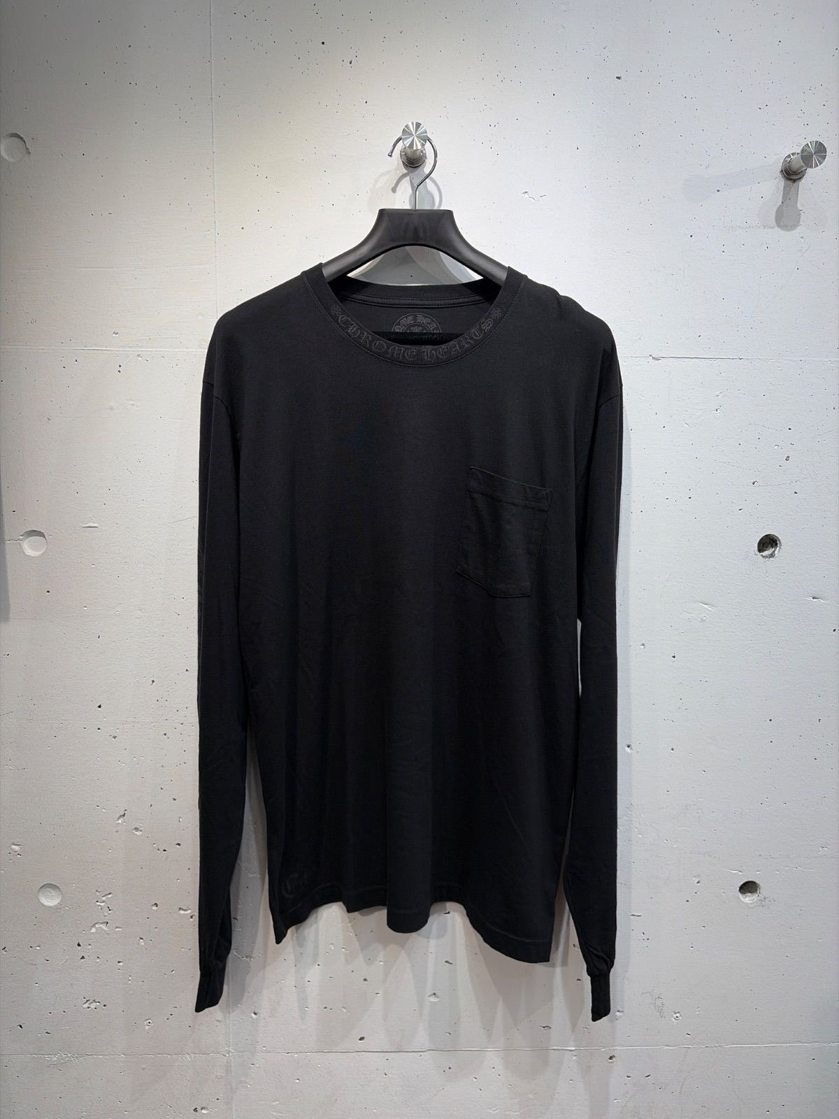 ネックロゴ ロンT 黒文字