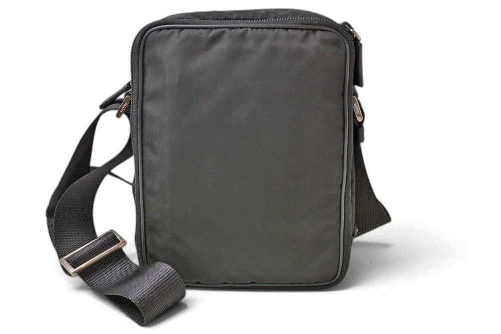 プラダ ショルダーバッグ PRADA クロスボディバッグ V405 ロゴプレート ナイロン素材 ブラック レディース【中古】