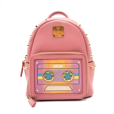MCM(エムシーエム)カセット スターク ベベブー ミニバックパック リュックサック 2WAY ショルダーバッグ ピンク レザー カセットテープ スタッズ ゴールド金具 レディース【中古】