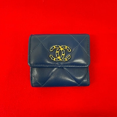 CHANEL シャネル マトラッセ ココマーク ラムスキン 二つ折り財布 ブルー
28640