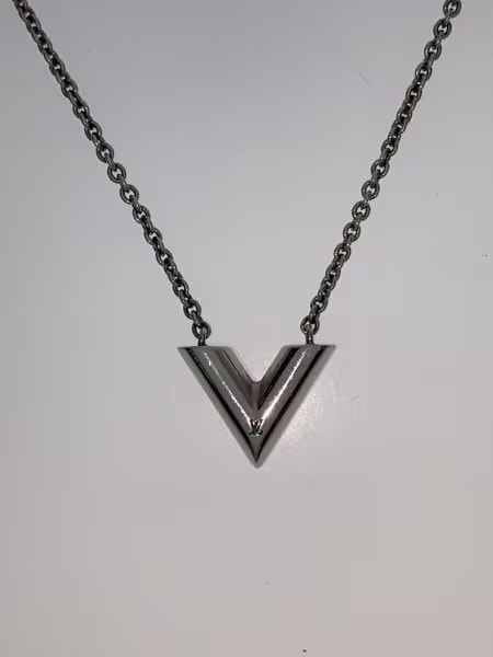 Louis Vuitton Essential V Supple Necklace "Silver"