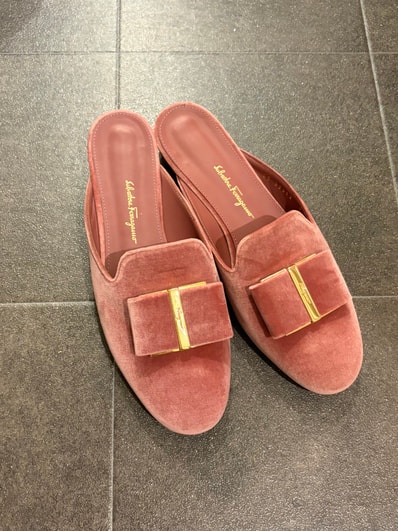 Ferragamoパンプス