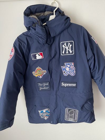 Supreme / New York Yankees GORE TEX 700-Fill Down Jacket "Navy"
