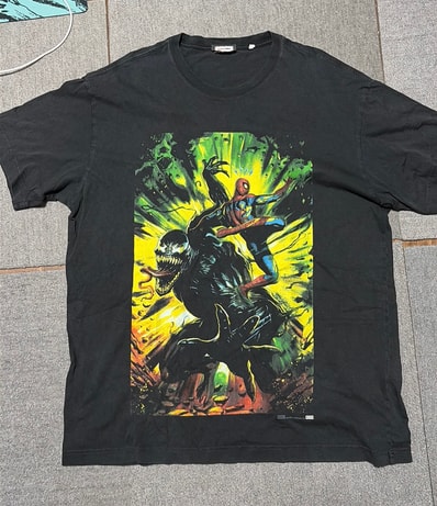 Marvel x Kith Spider-Man Venom Battle Vintage Tee "Black"