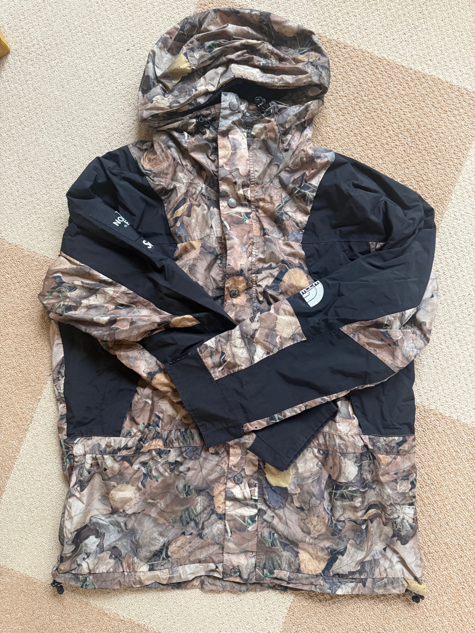 Supreme x The North Face Leaves Mountain Light Jacket "Leaves"