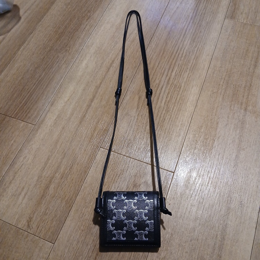 新品未使用 CELINE ネックレスウォレット トリンオフ ショルダーバッグ