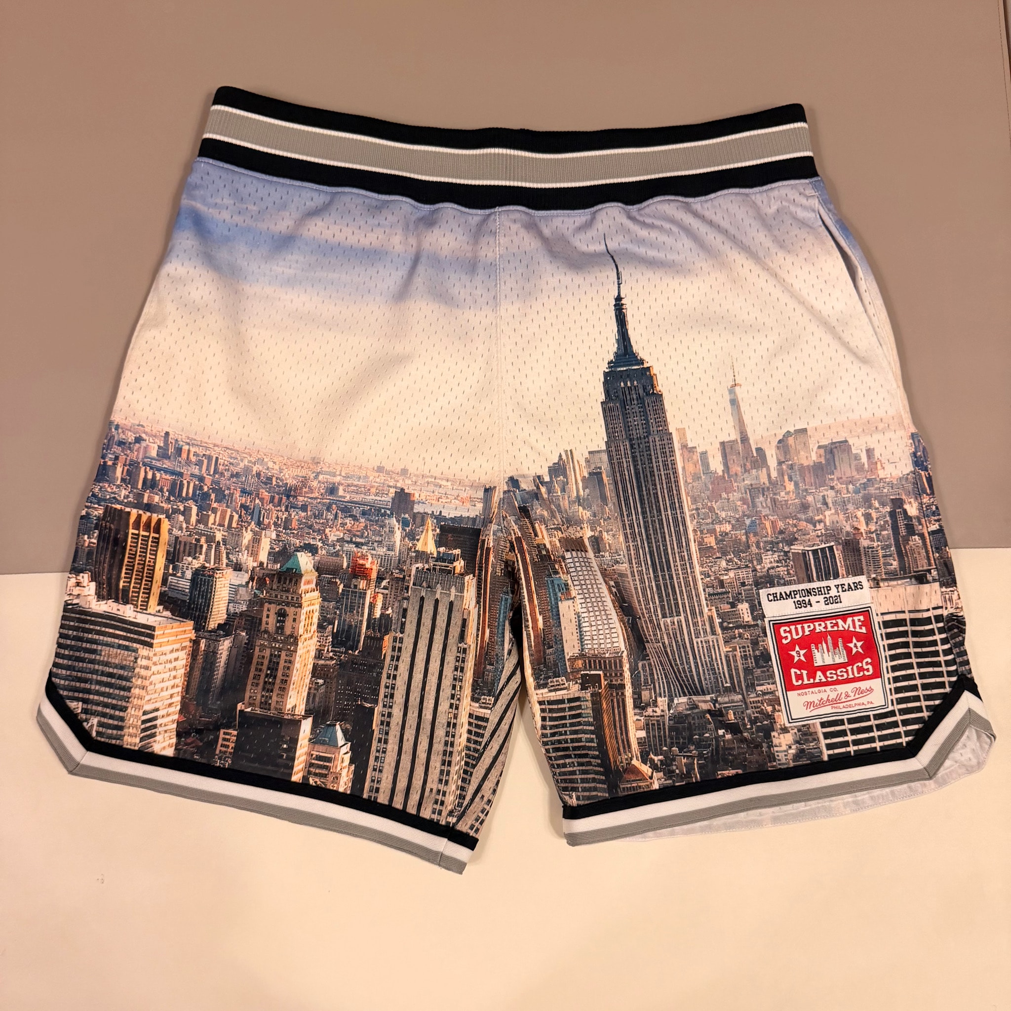 Supreme / Mitchell & Ness® Basketball Short "Multi"