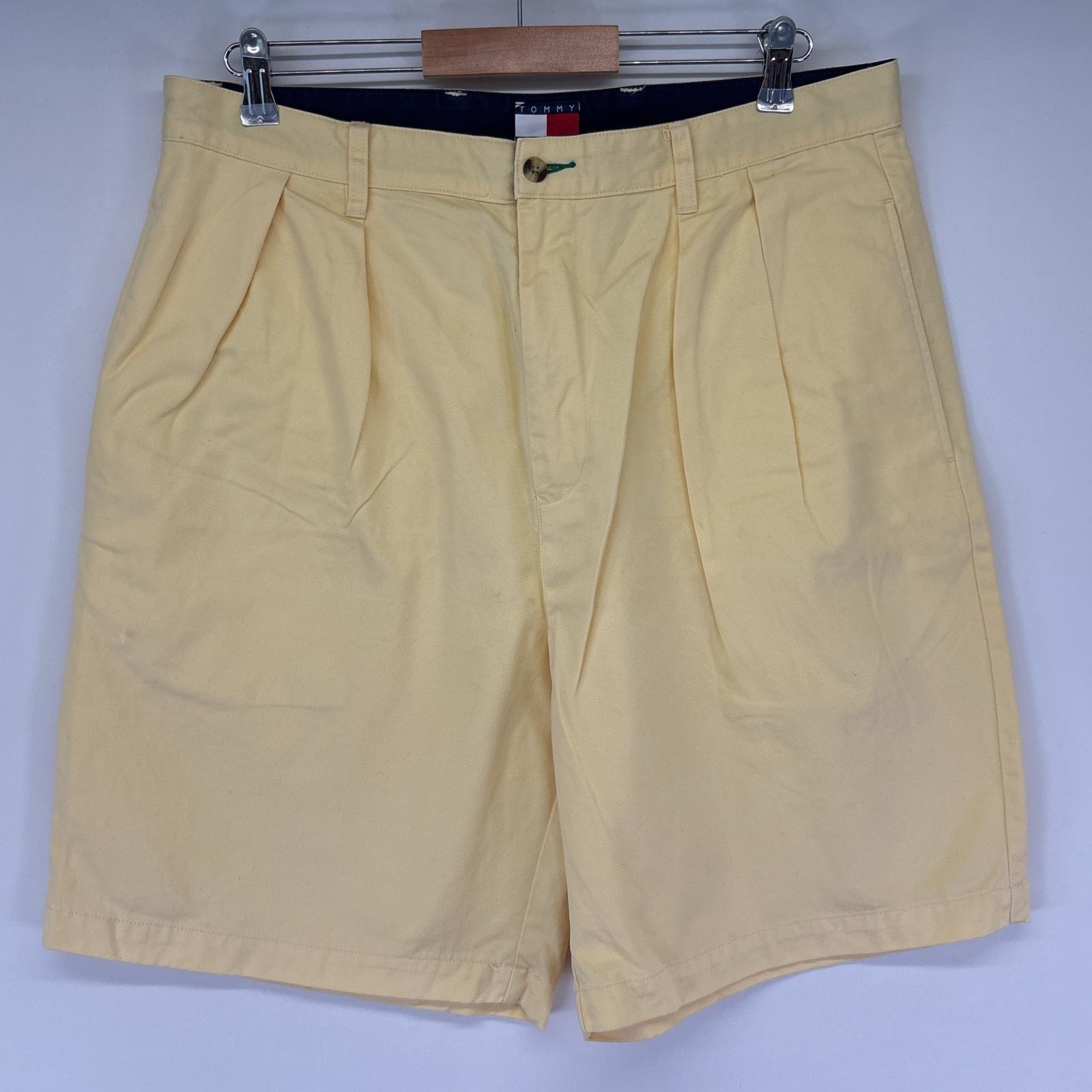 古着 トミーヒルフィガー TOMMY HILFIGER ショートパンツ ワンポイントロゴ 半ズボン ハーフパンツ 短パン ショーツ w36  イエロー メンズ