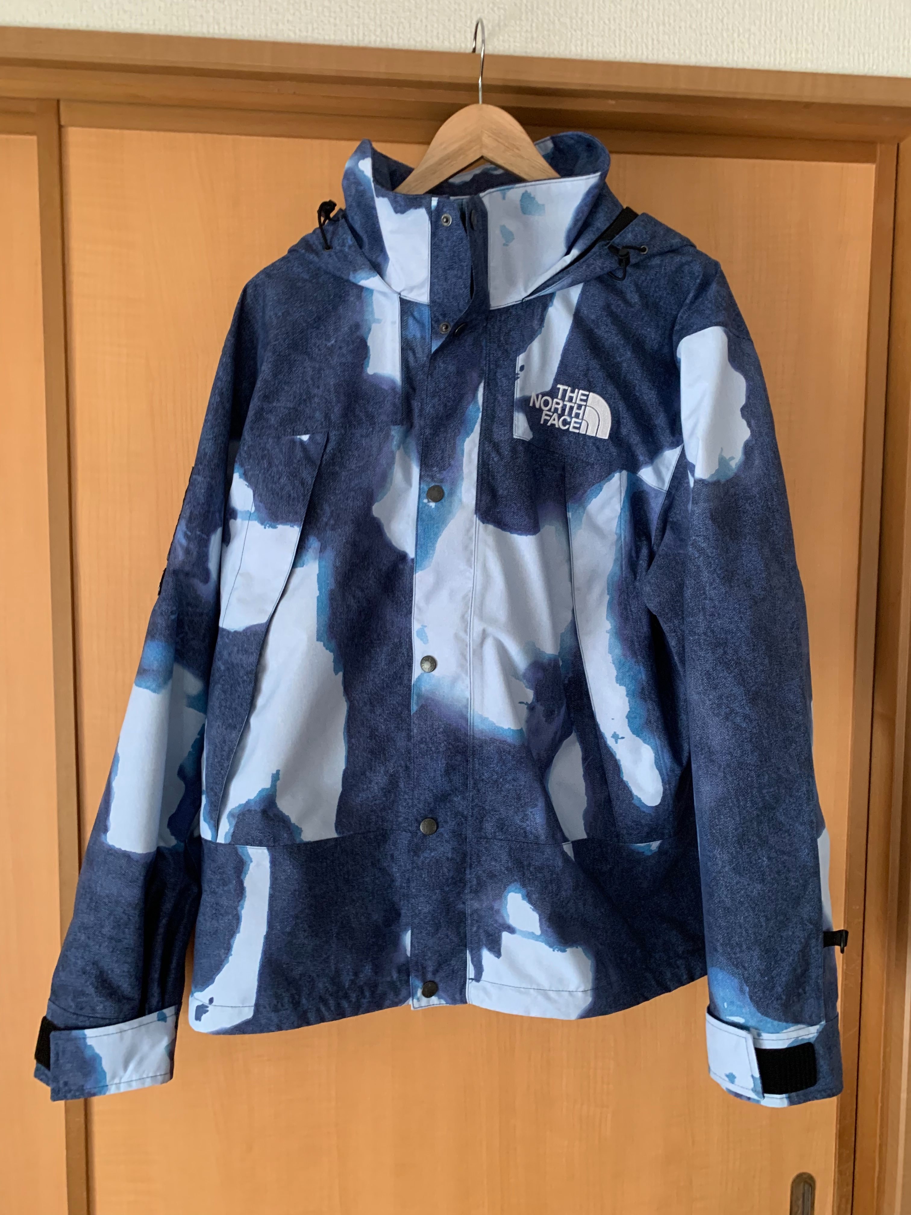Supreme x The North Face Bleached Denim Print Mountain Jacket "Indigo"