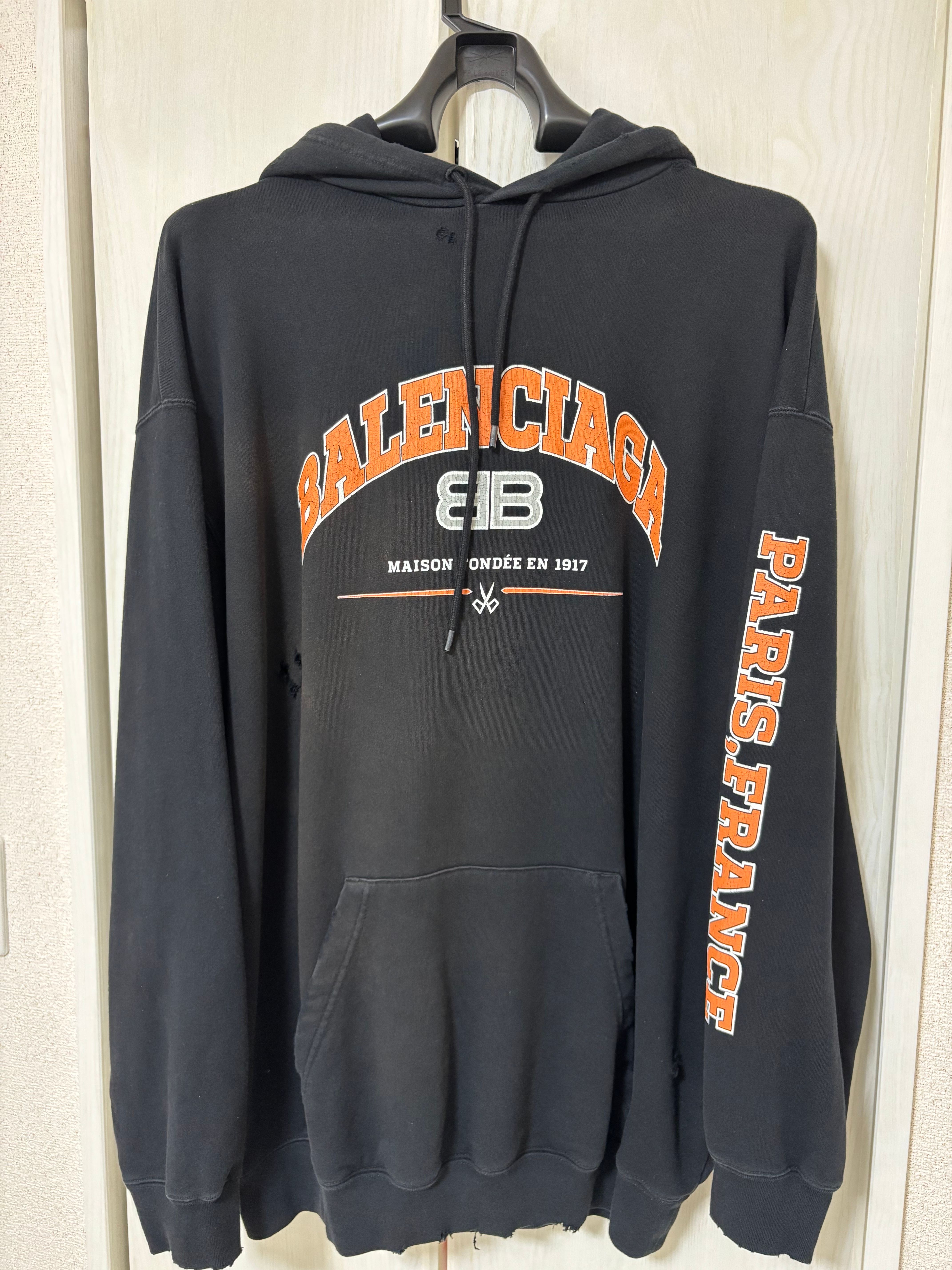 BALENCIAGA BB Logo Vintage Damage Cropped Hoodie "Black"