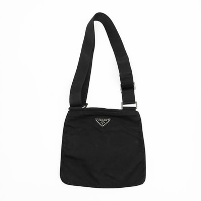 PRADA プラダ 三角プレート トライアングルロゴ ナイロン ショルダーバッグ
ブラック ユニセックス
【中古】