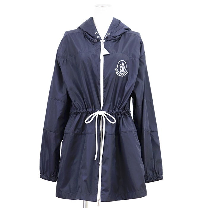 【新品同様】MONCLER モンクレール ナイロンウエストマークジャケット サイズ 3 レディース ジップアップブルゾン フーデッド ロゴ ワッペン 軽量 アウター タグ付属 ネイビー 紺 ルーマニア製