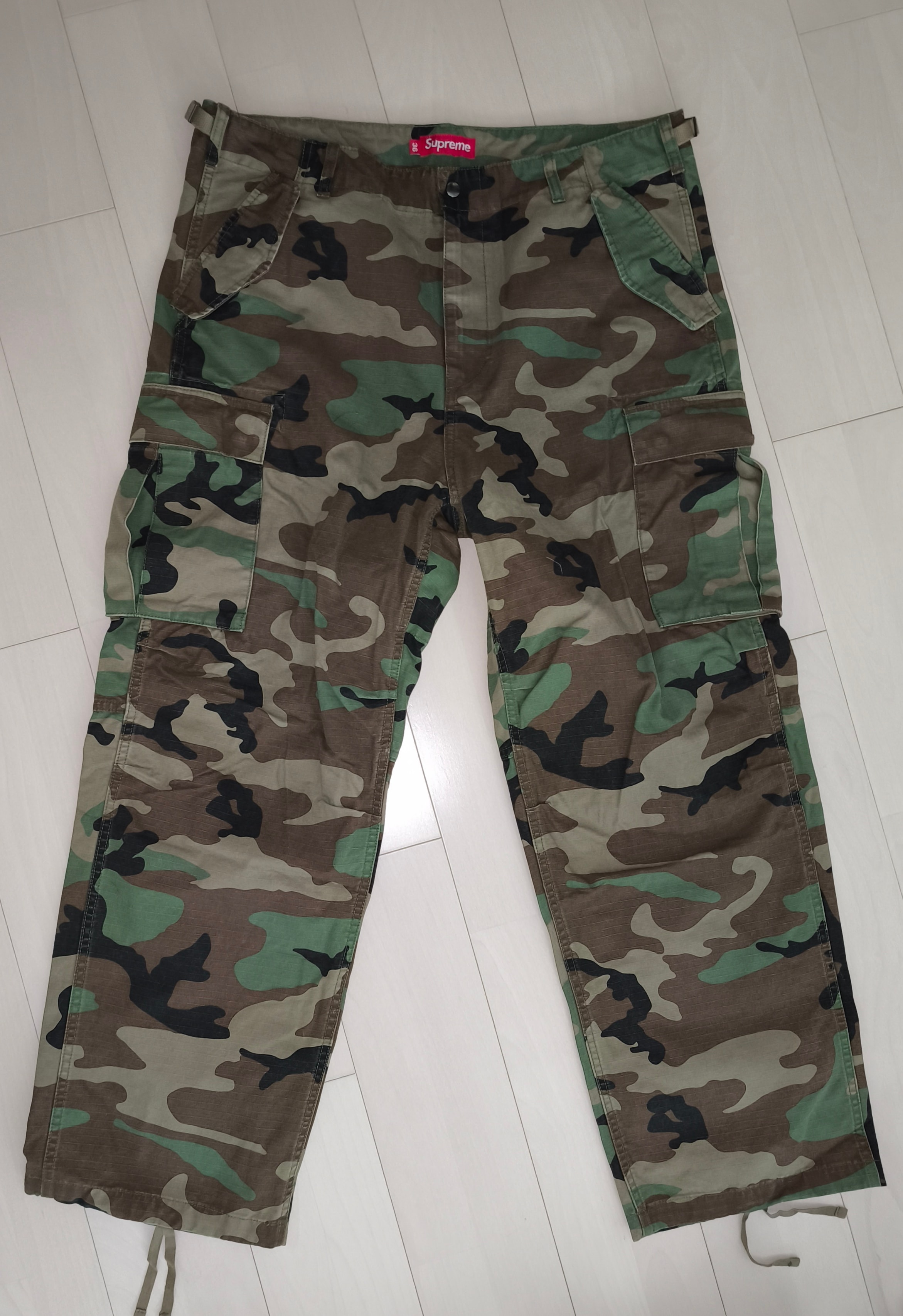 シュプリーム カーゴパンツ "ウッドランドカモ"