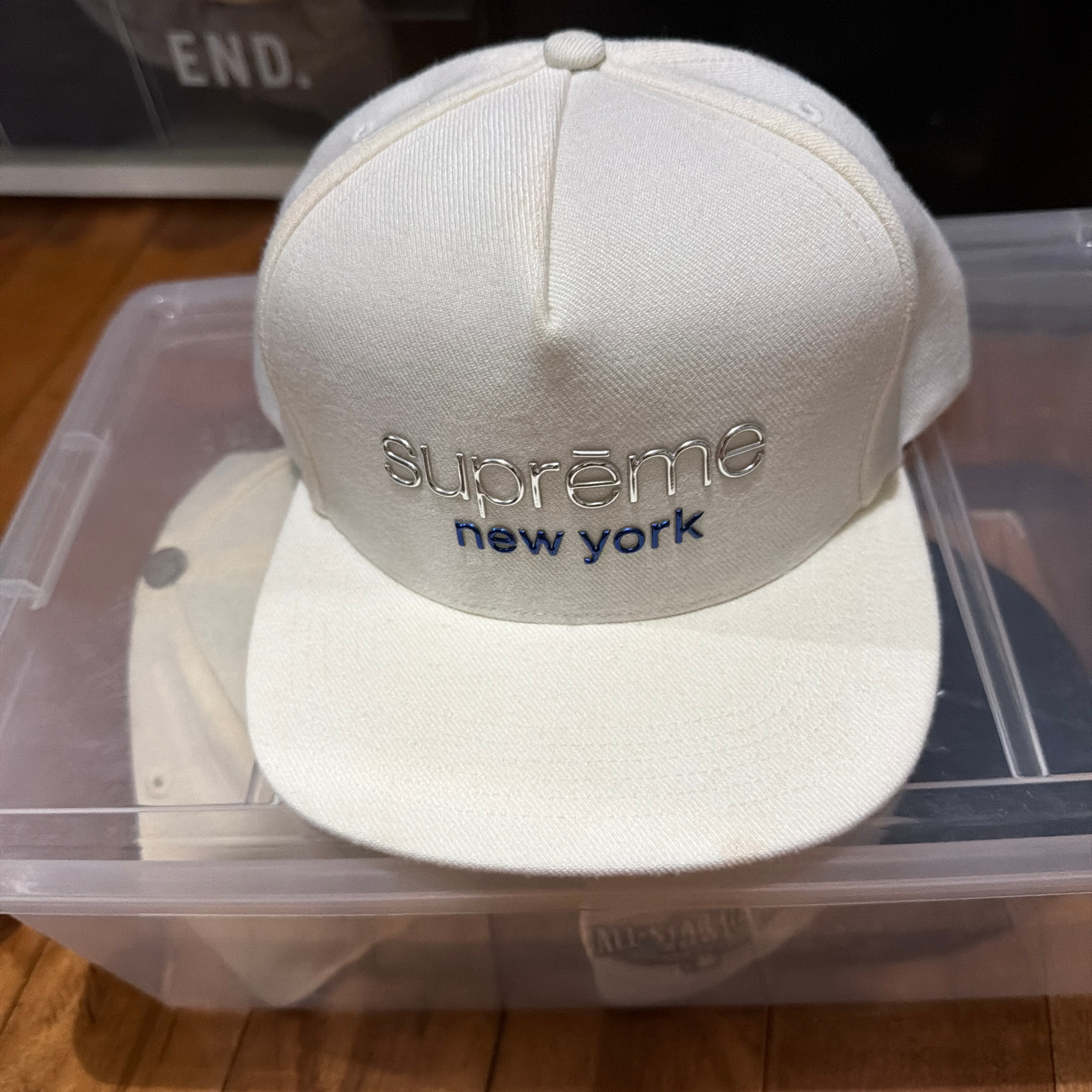 supremeクラシックロゴキャップ
