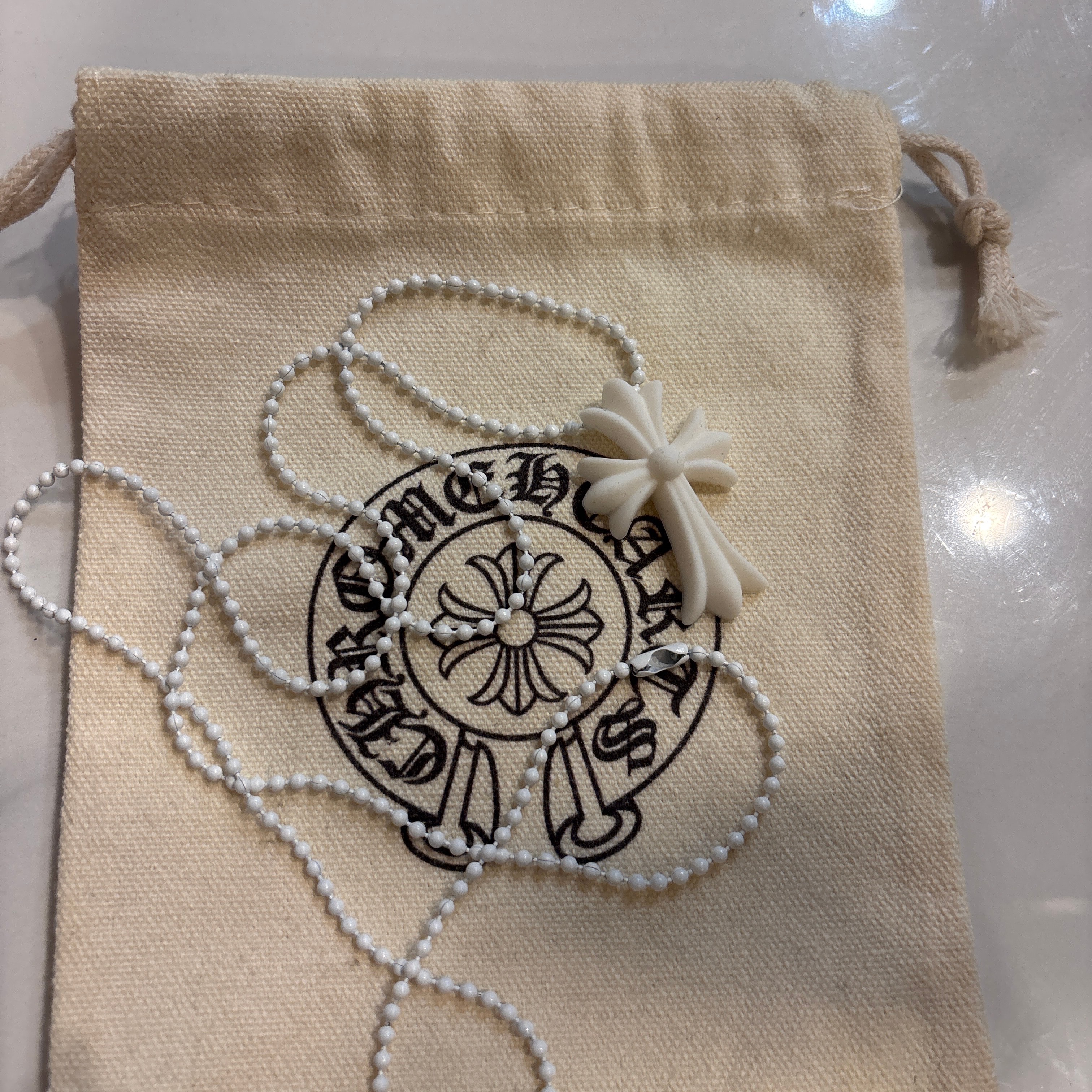 クロムハーツ ラバー スモール CHクロス シリコンネックレス "ホワイト"