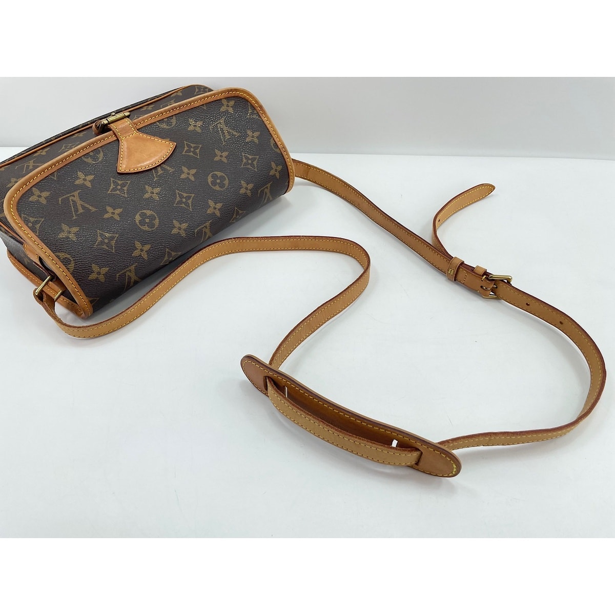 D (傷や汚れあり)】ヴィトン LV ソローニュ ショルダーバッグ【中古