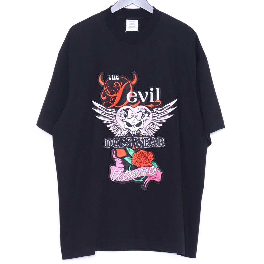 VETEMENTS DEVIL WEARS VETEMENTS PATCHED T-SHIRT