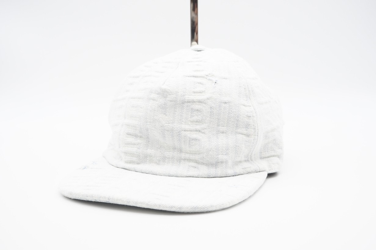 極美品 FENDI フェンディ コットン デニム ダメージ加工 ロゴキャップ M/L ホワイト59cm L FXQ944 キャップ ブルー コットン デニム メンズ