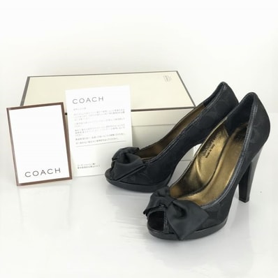 箱付き★イタリア製★COACH★シグネチャー柄/ハイヒールパンプス【24.0/黒】オープントゥ/リボン装飾/コーチ◆A7-76