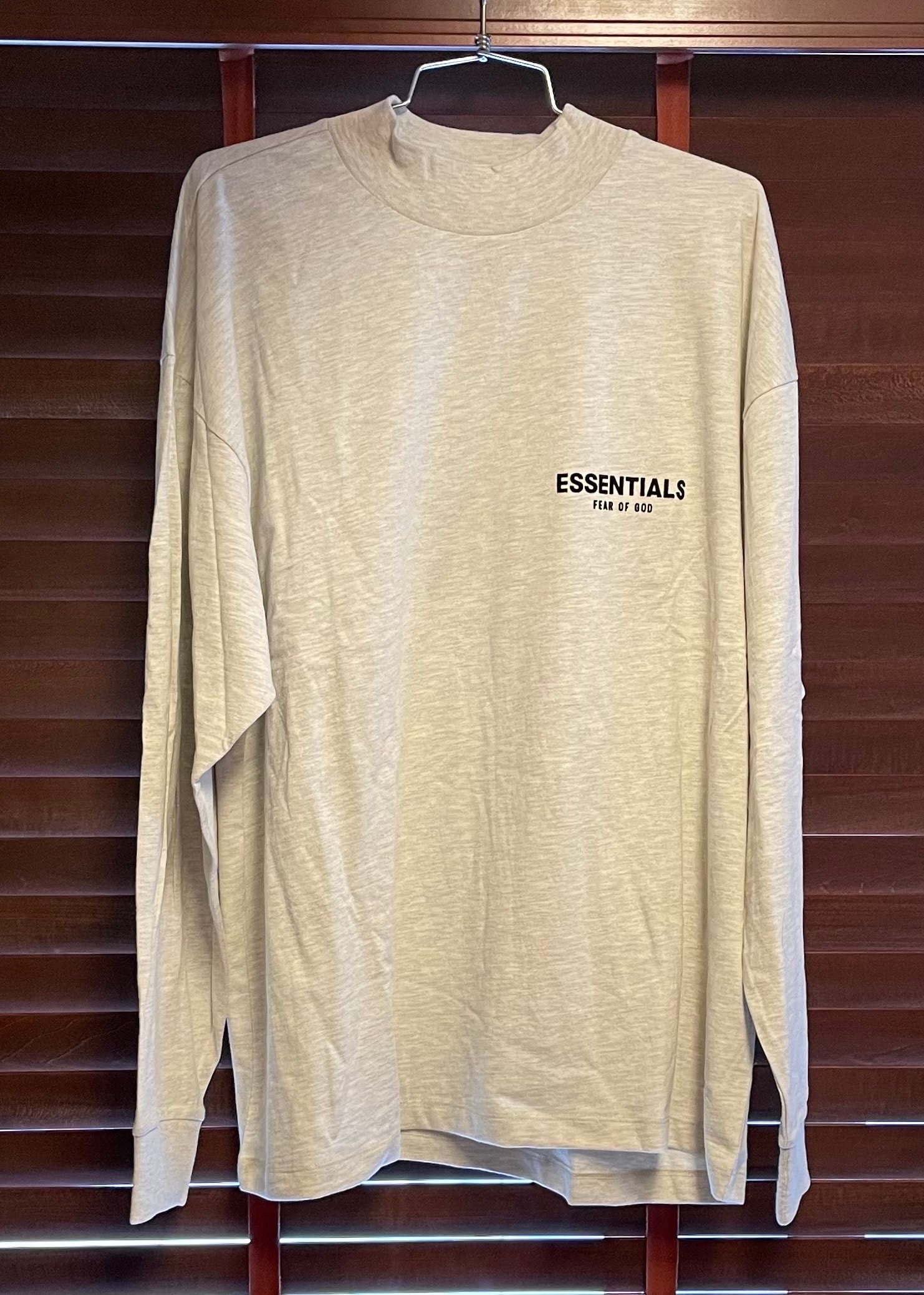 FEAR OF GOD ESSENTIALS BLACK ESS LOGO LS TEE "Light Oatmeal"