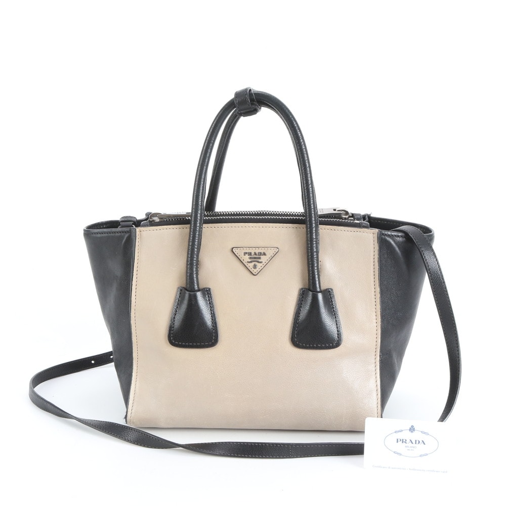 プラダ トライアングルロゴ B2625M ショルダーバッグ レザー