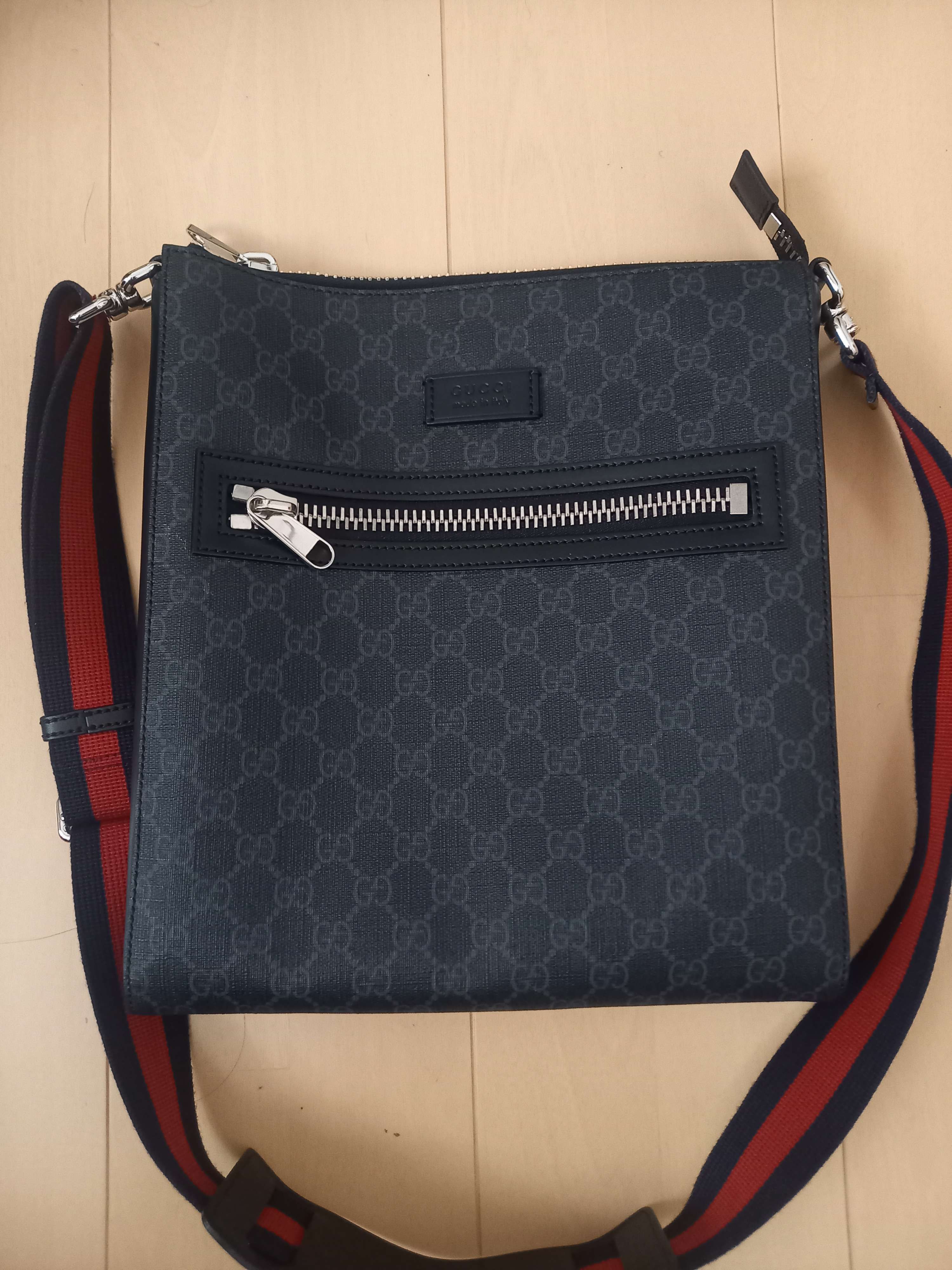 GUCCI GG Supreme Canvas Messenger bag ”Black/Gray”