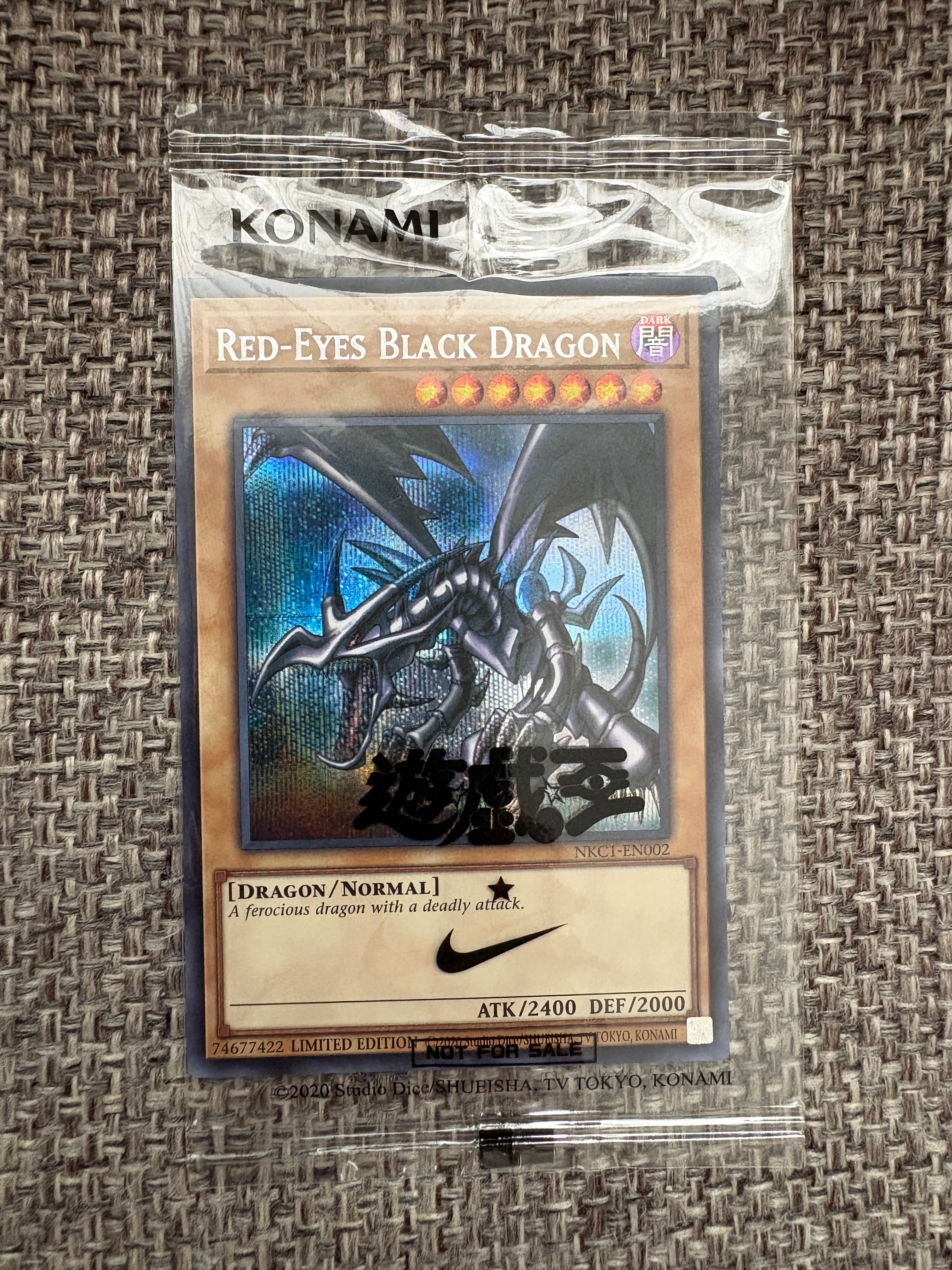 真紅眼の黒竜 SE [NKC1-EN002](遊戯王 x ナイキ エアーマックス 95 QS エアーマッスル House of Duel - 童実野町決闘遊戯館 限定プロモ) 