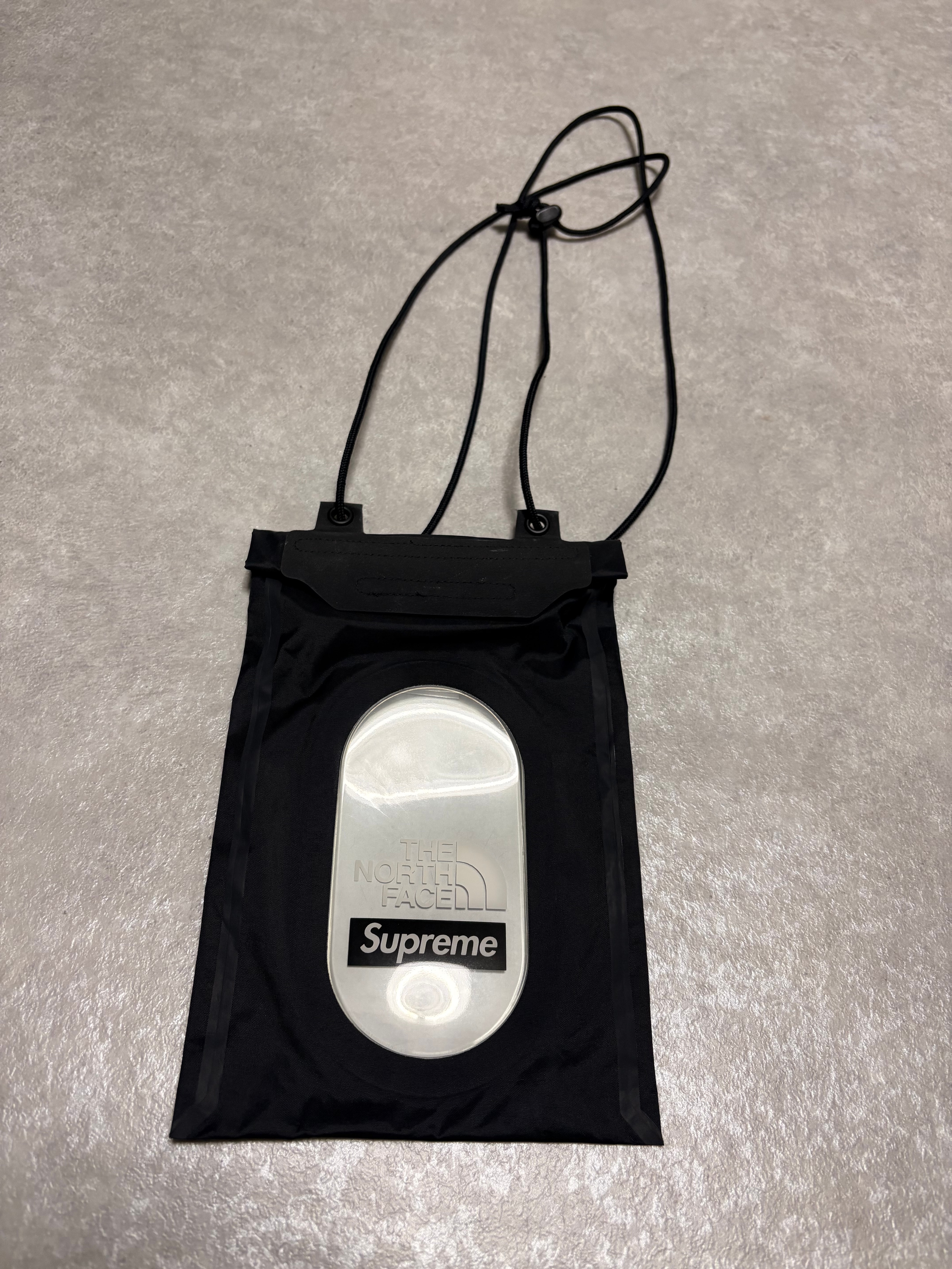 Supreme x The North Face Summit Series Outer Tape Seam Neck Pouch "Black"