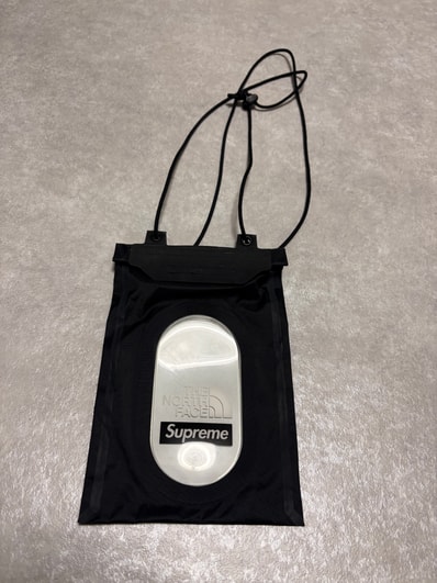 Supreme x The North Face Summit Series Outer Tape Seam Neck Pouch "Black"