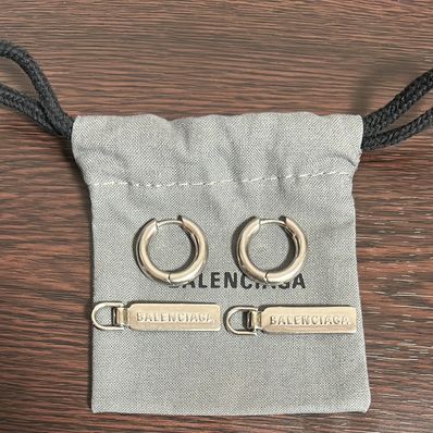 BALENCIAGA Skate Tag ロゴドロップ ピアス