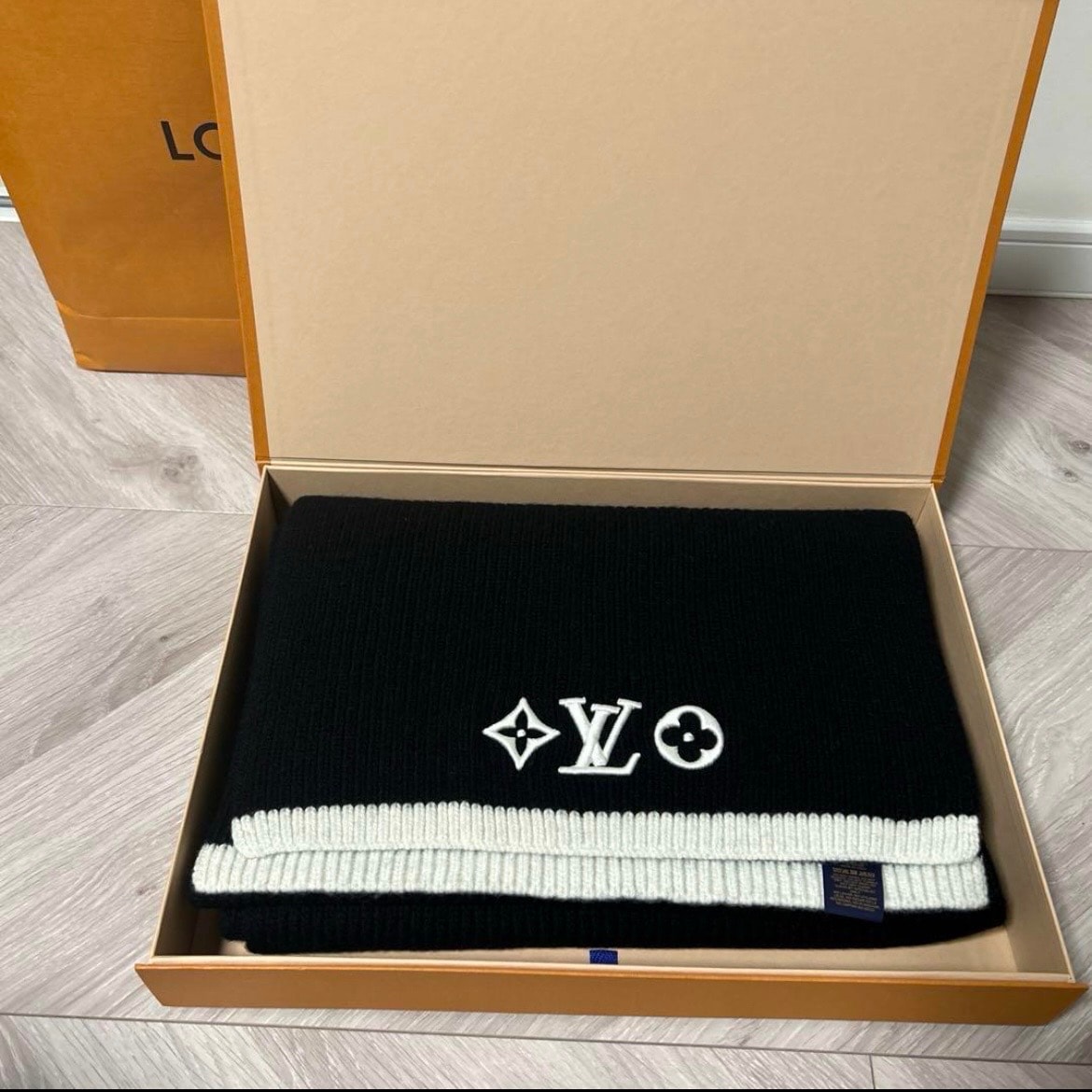 結奈ママ様　ルイヴィトン　マフラー　M77928 LV ヘッドライン 結奈ママ様 ルイヴィトン マフラー M77928 LV ヘッドライン